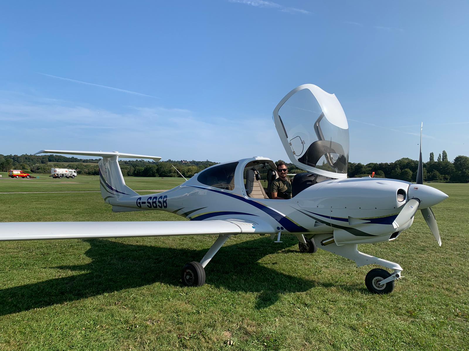 Diamond DA40-NG in a grass field with canopy open